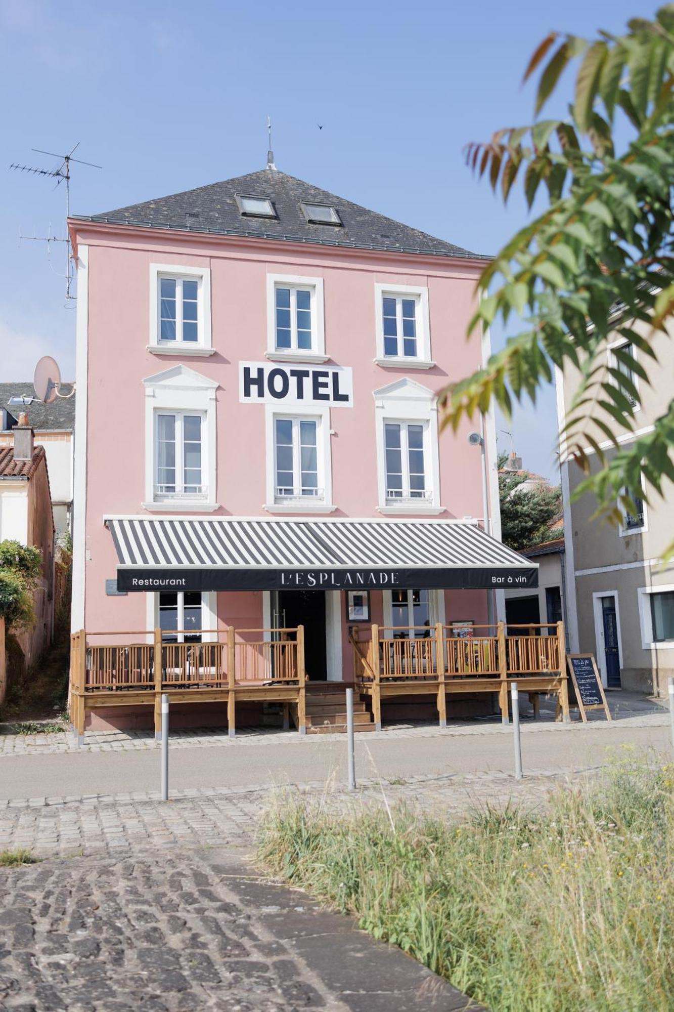 Hotel L'Esplanade Le Pellerin Exterior foto